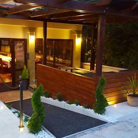 Villa Cezar Kastel Luksic Luaran gambar