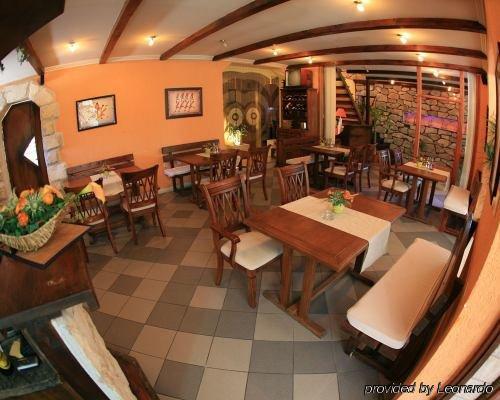 Villa Cezar Kastel Luksic Restoran gambar