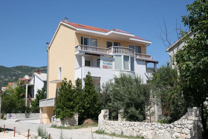 Villa Cezar Kastel Luksic Luaran gambar