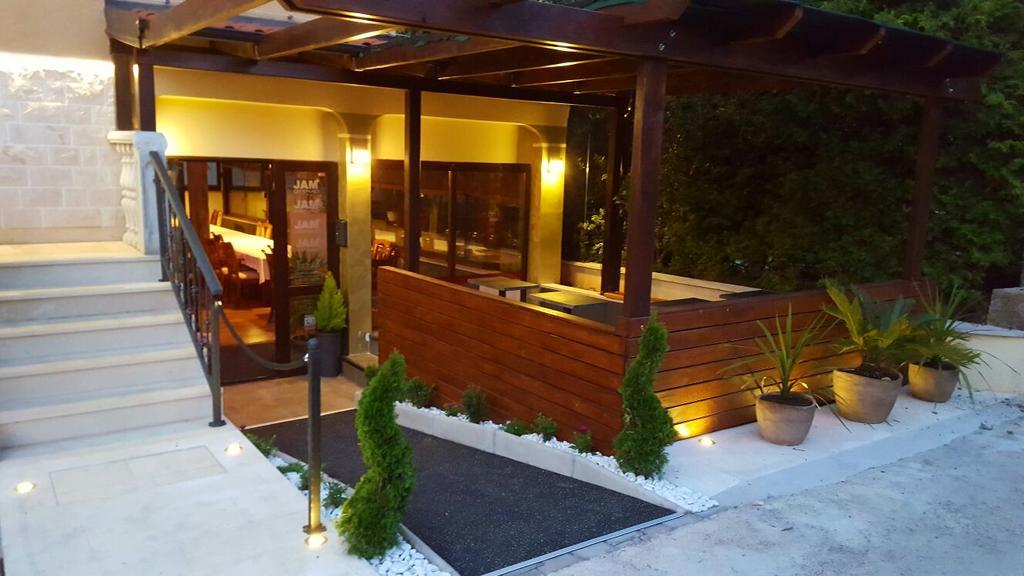 Villa Cezar Kastel Luksic Luaran gambar