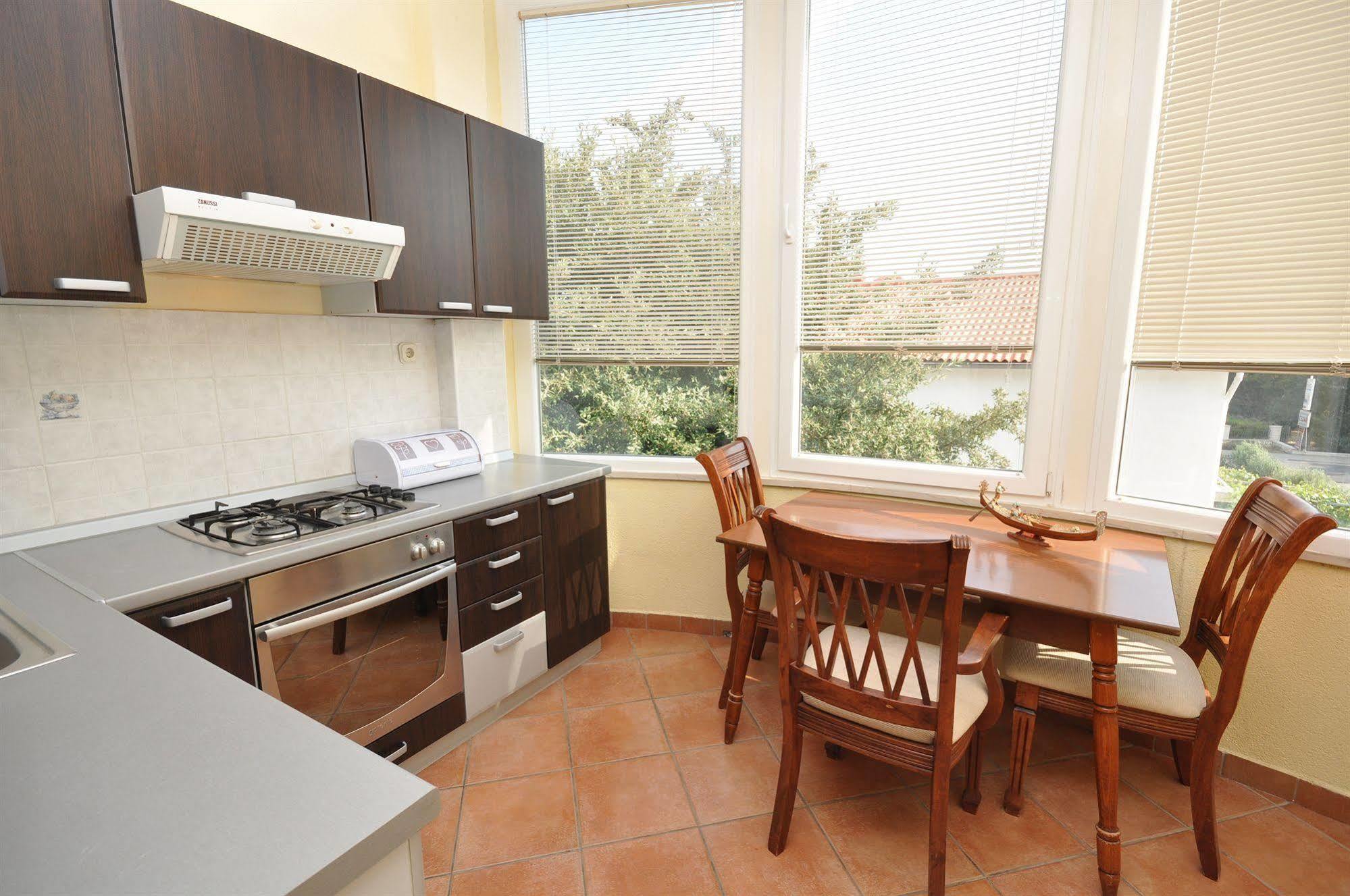Villa Cezar Kastel Luksic Luaran gambar